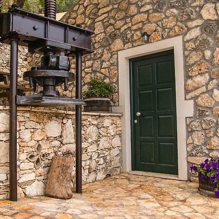 Castelli Olive Press Pension Acharavi  Buitenkant foto