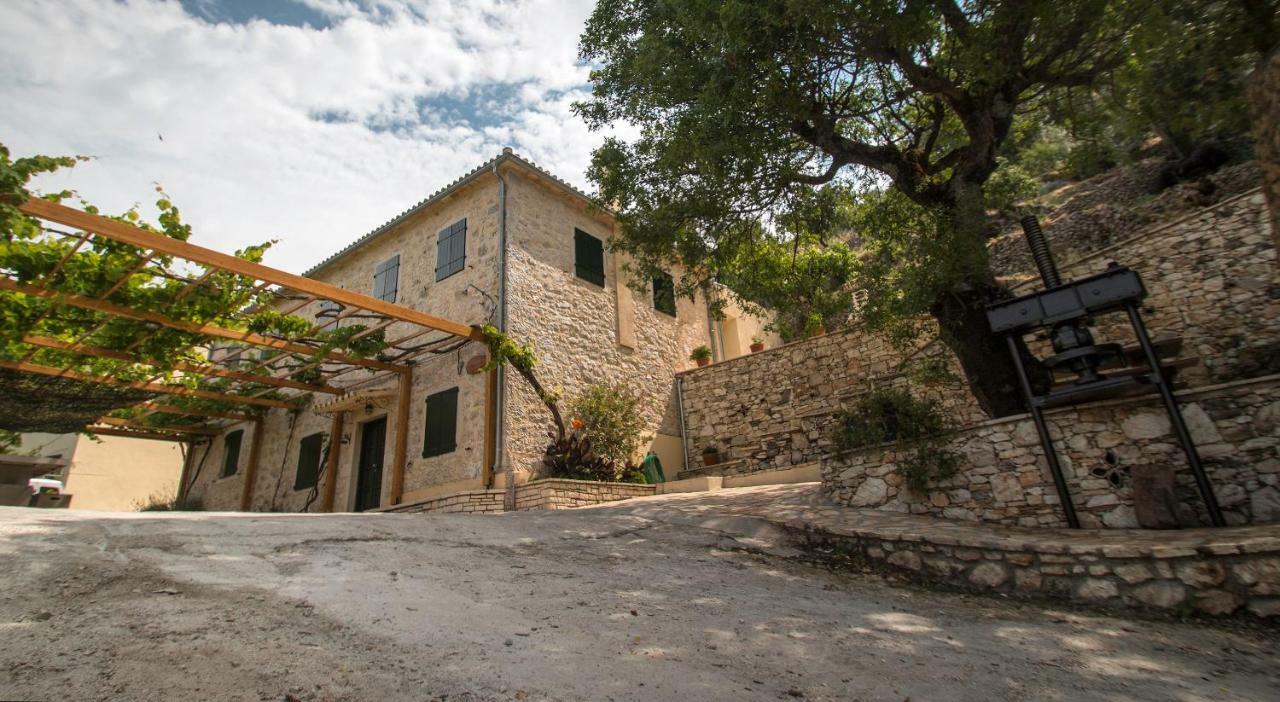 Castelli Olive Press Pension Acharavi  Buitenkant foto